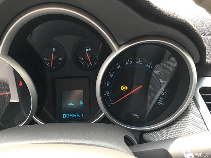 abs灯被检测尾气的工作人员给踩出来了没啥事儿吧