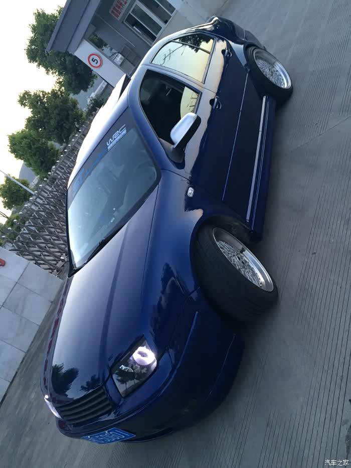 宝来黑膜改色蓝