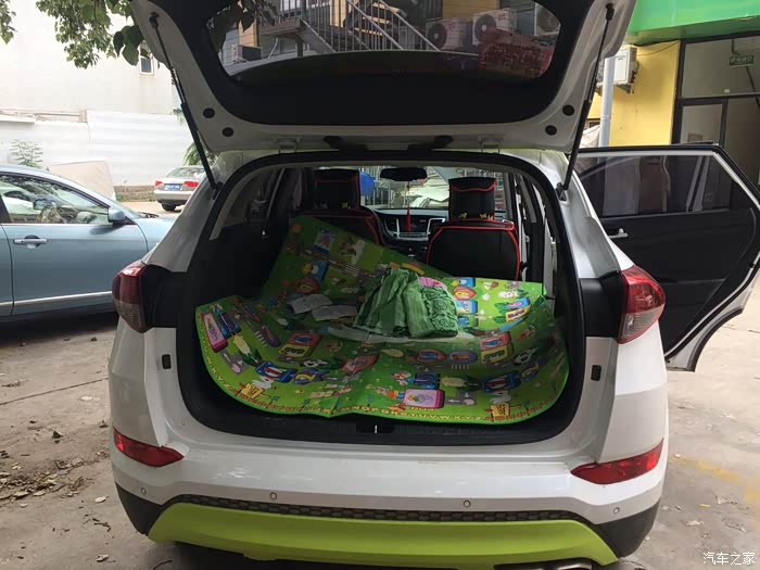 途胜车身4475请问后备箱够用吗大不大