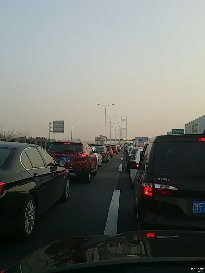 江阴大桥堵车,听收费员说是施工?