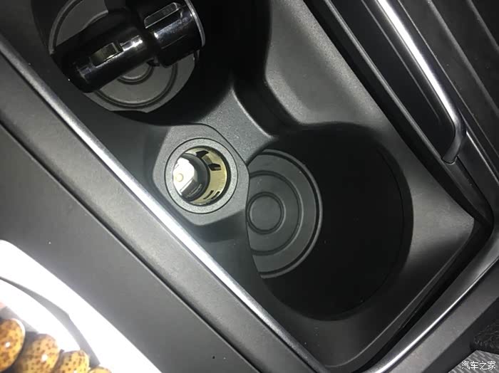 车友们好问下3系的点烟器口为什么充电器插上不好使啊