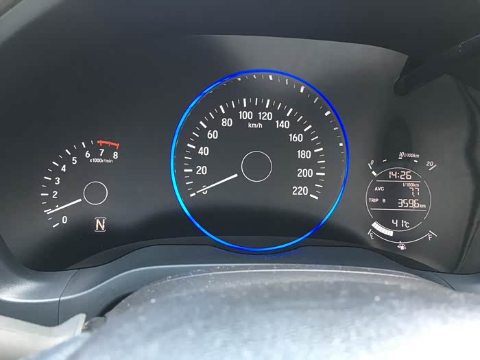 今天车外温度显示40度,热得很破记录了