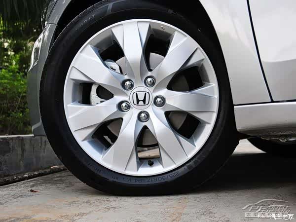 请教,八代雅阁2.0换2.4轮毂