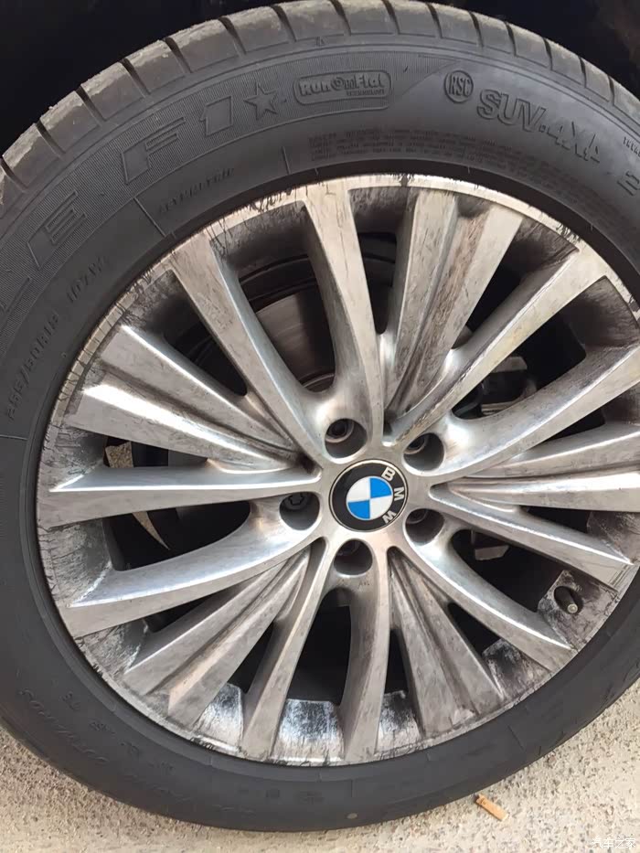 x5轮毂出现黑色粉末,求解?