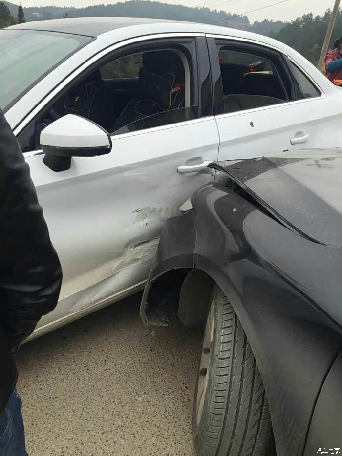 【图】车被撞了,要花多少才可以修好啊_奥迪a3论坛_汽车之家论坛