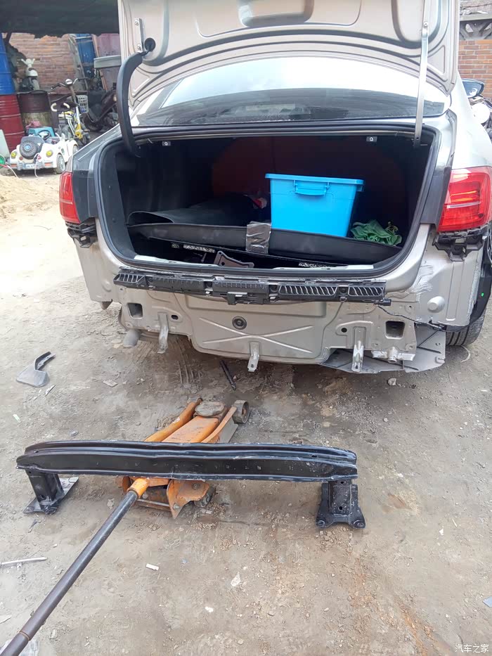 速腾有没有后防撞钢梁