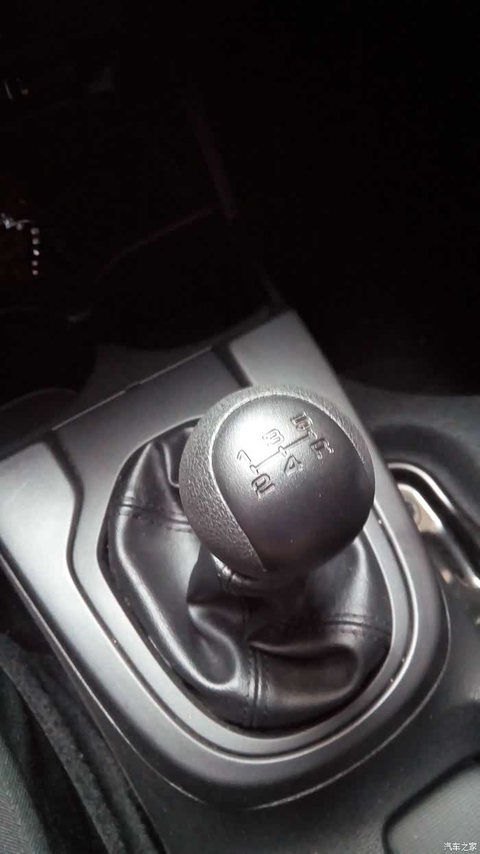 我主要问下这个车的手动挡怎么样,档位好不好挂,行程怎么样,有吸入感