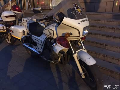 【图】本人收藏的退役警车本田cbx750(车子已出售)_摩托车论坛_汽车之