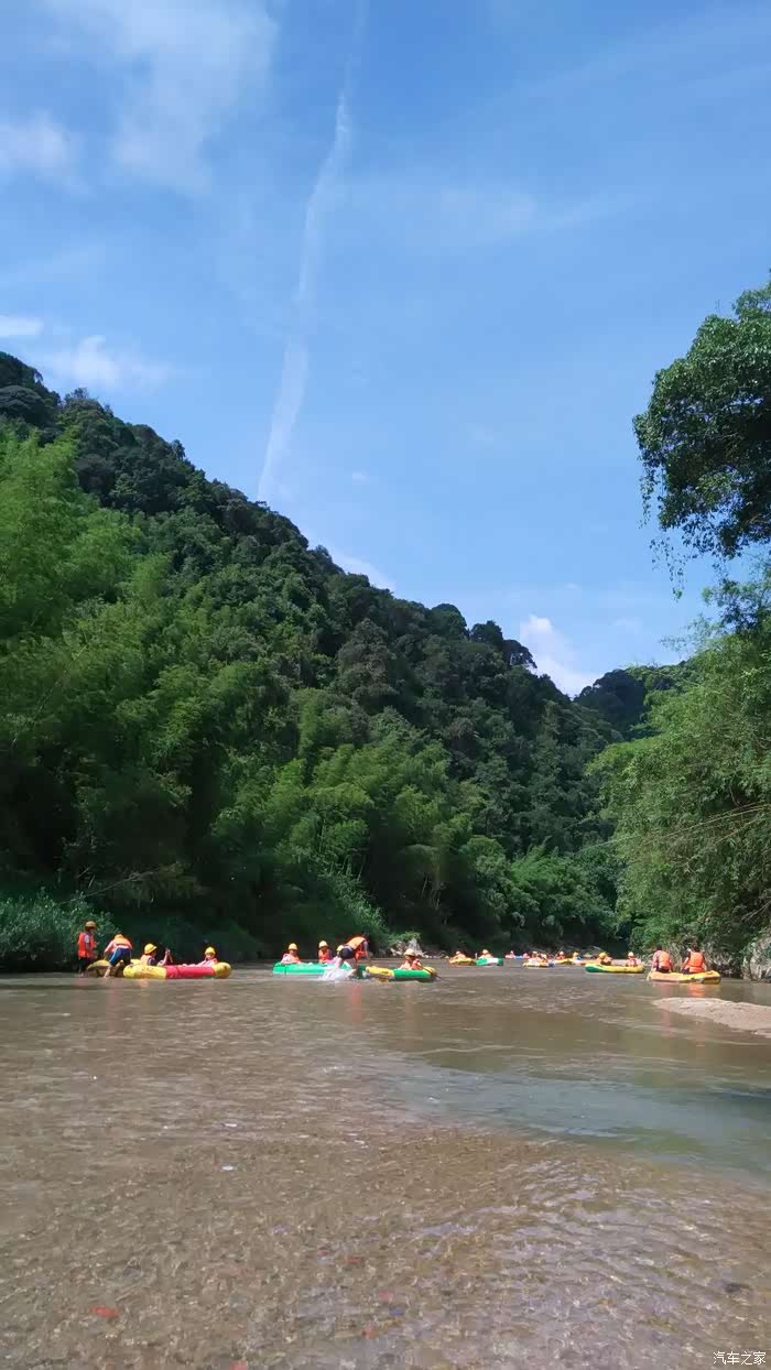 南昆山川龙峡森林峡谷漂流