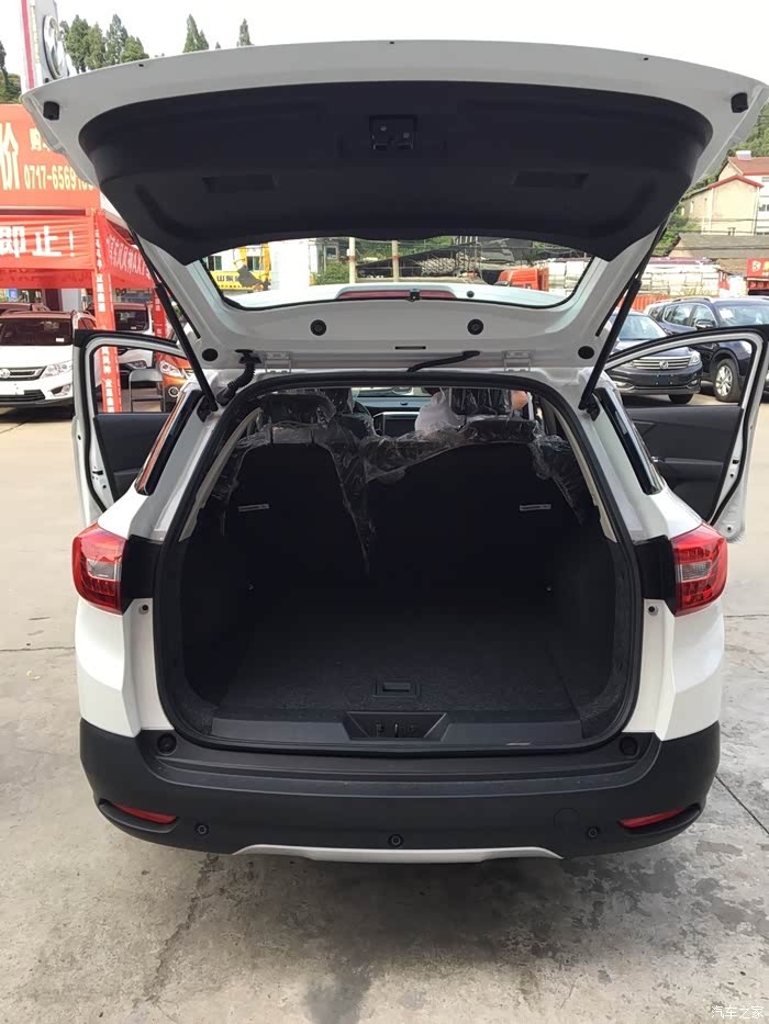 依然最心水的超大后备箱,连我儿子高景观婴儿车都可以放进去!