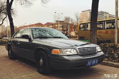 福特维多利亚皇冠警用拦截者crown victoria半年用车感受!