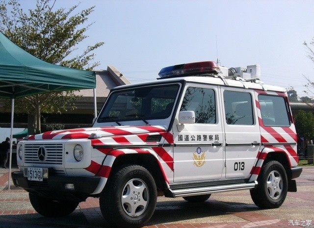 中国警卫局奔驰警车图片