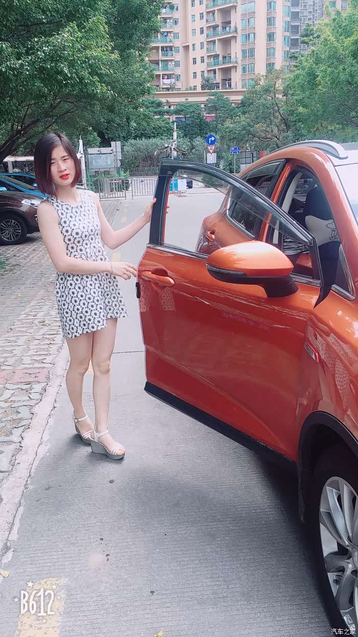 帝豪gs与媳妇拼颜值,最美的画面是有媳妇的地方!《媳妇当车模》