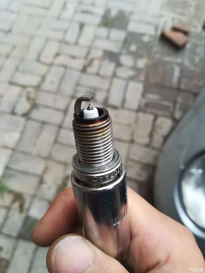 新换的火花塞这个颜色正常么
