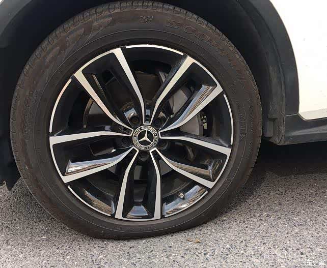 【图】早上准备开车上路发现轮胎没气了,还能继续开到4s吗_奔驰glc