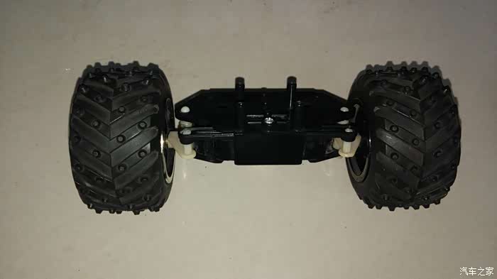 前桥,用原车带舵机前桥.