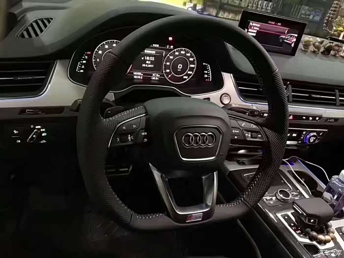 奥迪平底方向盘很漂亮啊档次瞬间上来了