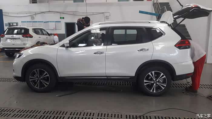 奇骏珍珠白25豪华4驱提车补交作业