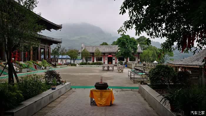 看到这里,整个吉祥寺给咱感觉真不愧是千年古寺,大气磅礴