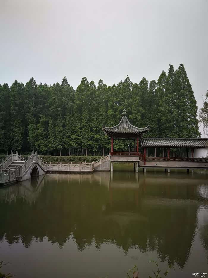 带着二哈逛雪枫公园
