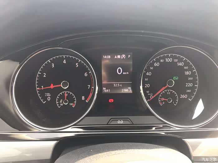 炮筒仪表盘,看还行,表底260也很刺激,就跑到哈哈