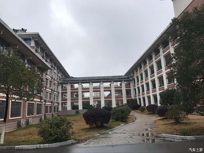 带着小六,重游了当年"美好"的地方---宜春中学