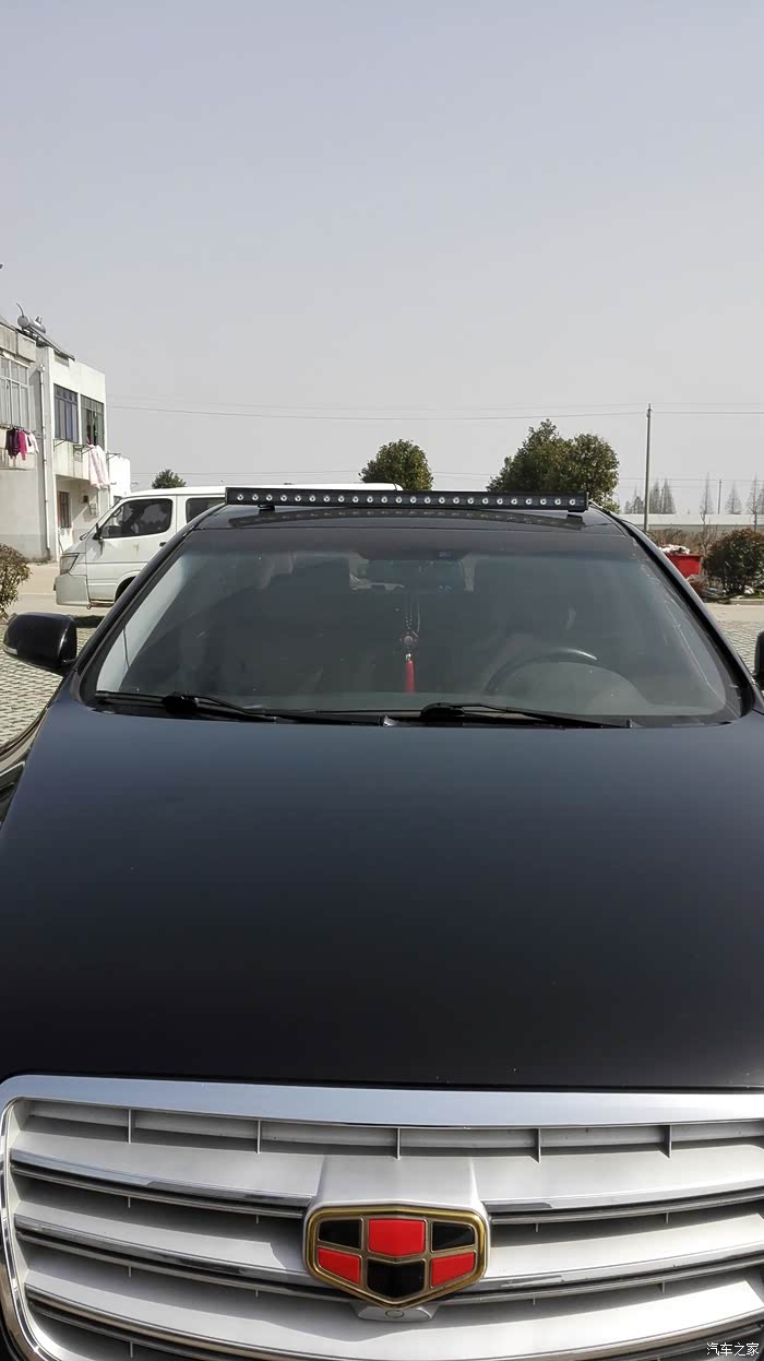 车顶射灯低音炮