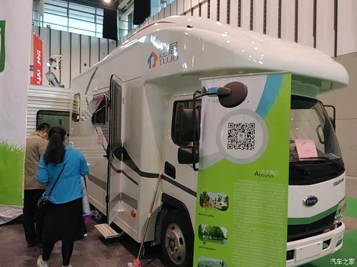 这个牌子用奇瑞karry车身,价格稍贵,内部空间更大些吧