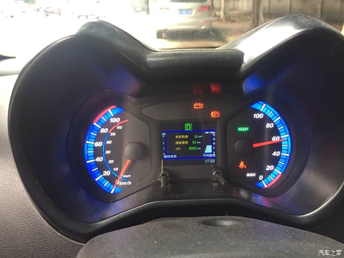 知豆d1的电池灯亮了,电量不低