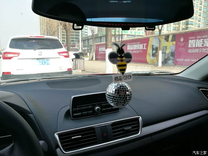 看看你们车里都放什么摆件了吧!