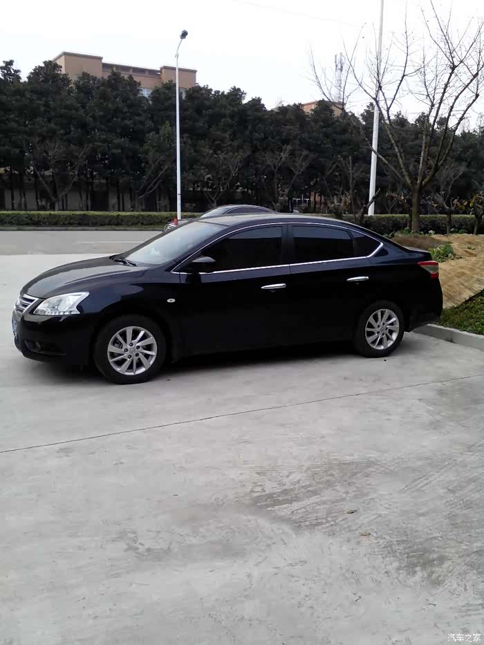 黑色轩逸手动挡新