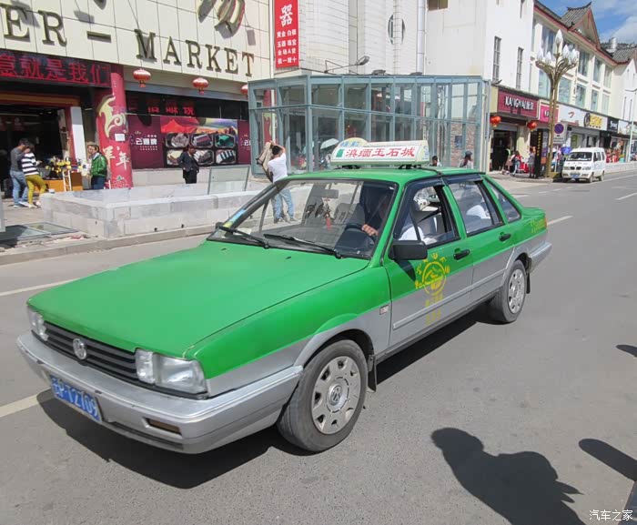 丽江市的出租车普桑vista四个版本崭新光亮