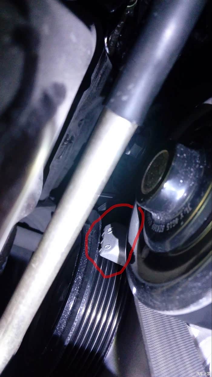 昨天发现发动机皮带轮有异响