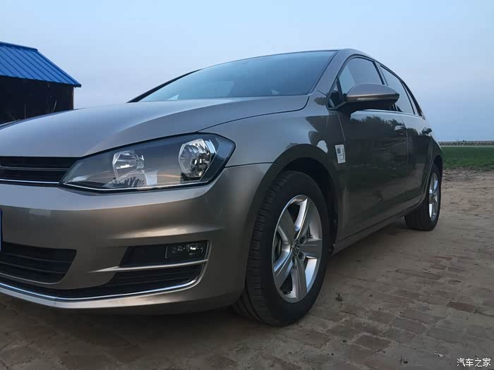 金色的高尔夫好看吗?