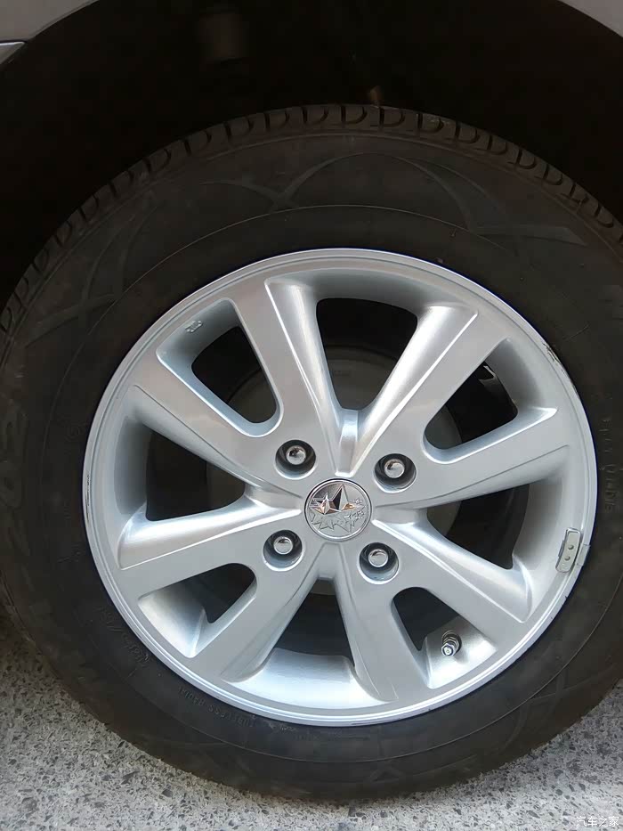 【图】小五终于换上了闪亮的铝合金轮毂_启辰d50论坛_汽车之家论坛