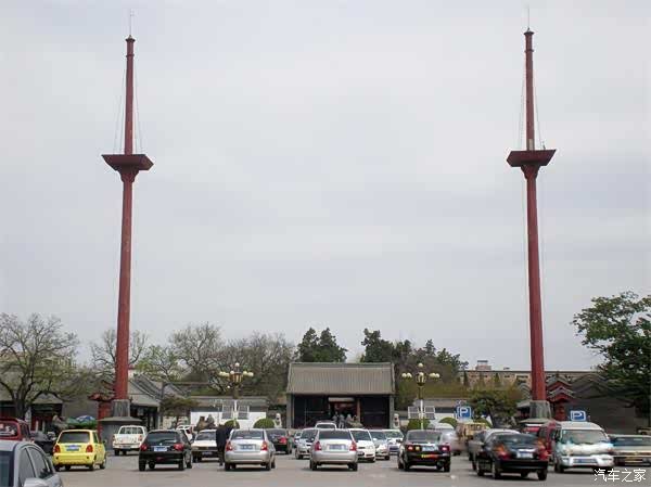 这是总督府前边的大旗杆,poating就是古城保定的英文名称.