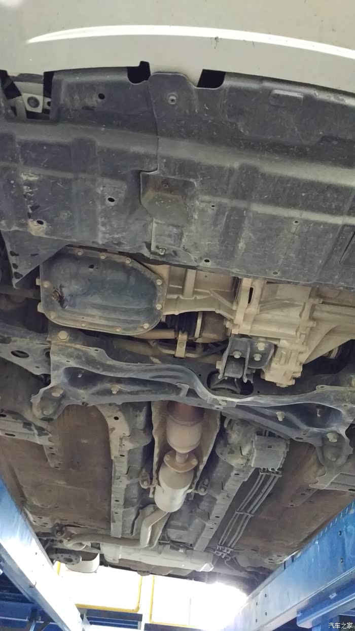 382 | 回复: 2 长城c30论坛 谁有2016款车型底盘照片,底盘的油管和