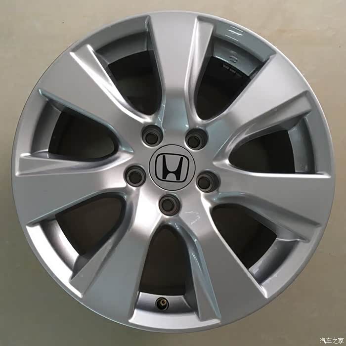 收思域原产17寸轮毂