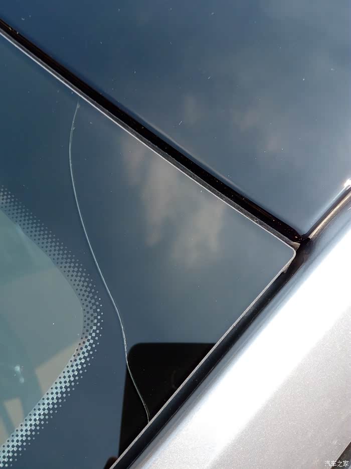 斯柯达新速派前挡玻璃破裂是缺陷吗?