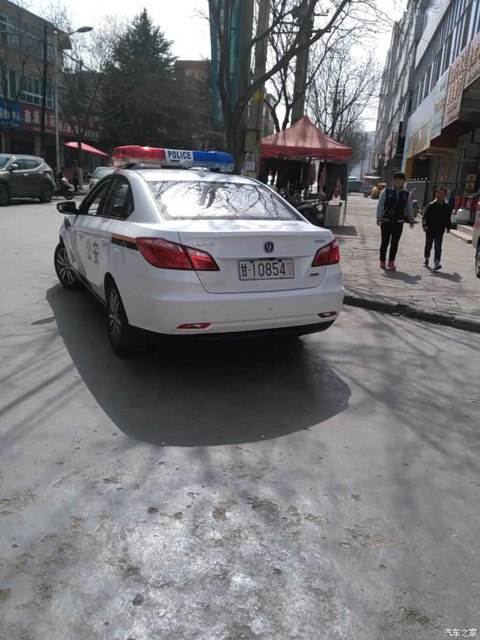 路遇15款逸动警车