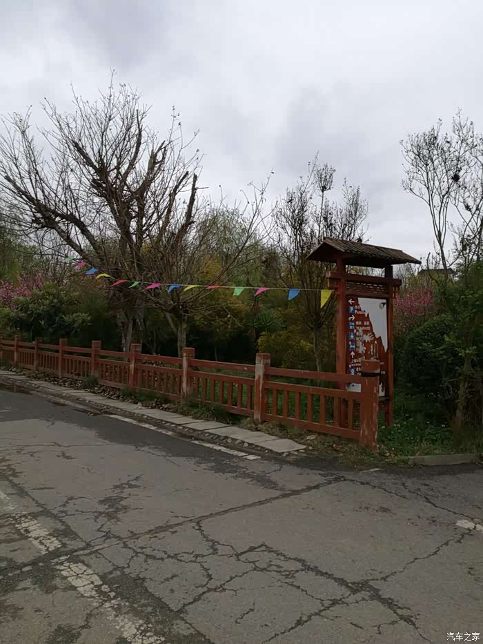 四川cs35车友会德阳露姐开小3逛什邡箭台村