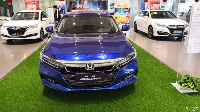 5072 | 回复: 6 雅阁论坛 十代雅阁到店实测今天正好路过4s店,对新款