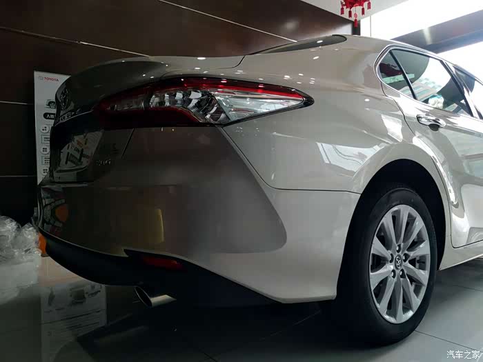 全新第八代凯美瑞欧铂银提车作业