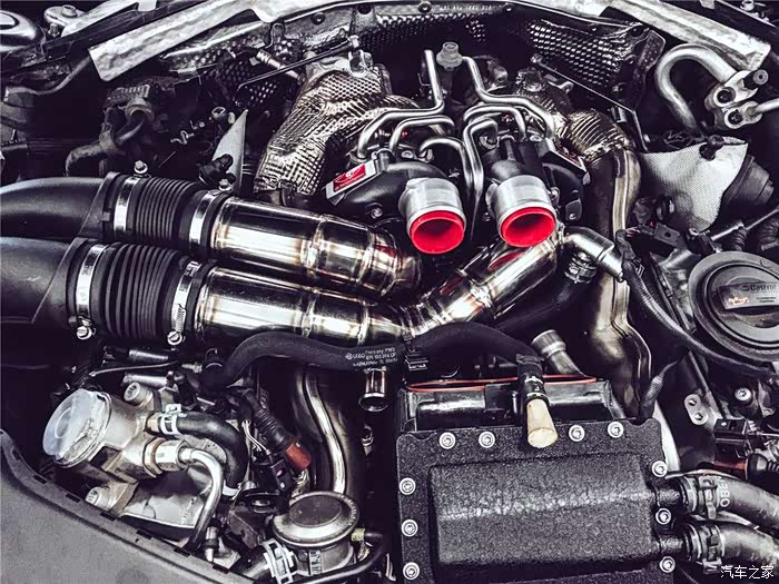 你还认得出这是rs6的发动机舱吗?