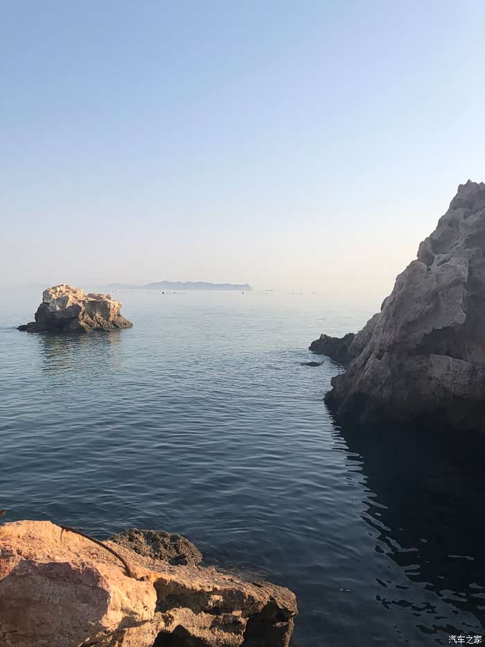 大海拥有的不仅仅是色彩,它所拥有的是博大的胸怀