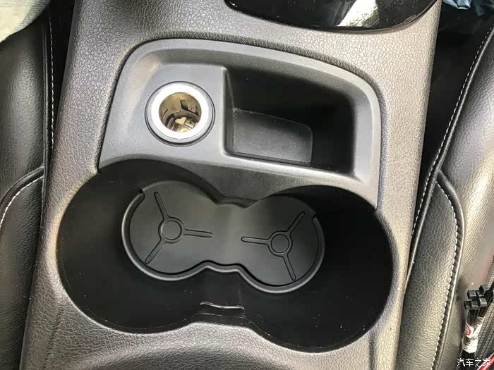 12款新福克斯后排无损加装原装点烟器