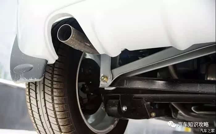 汽车小知识:为什么汽车排气管有一个,两个甚至是四个出口?