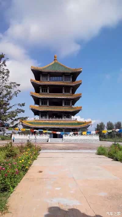 又名查干泡,蒙古语为"查干淖尔",意为白色圣洁的湖,包括辛甸泡,新庙泡