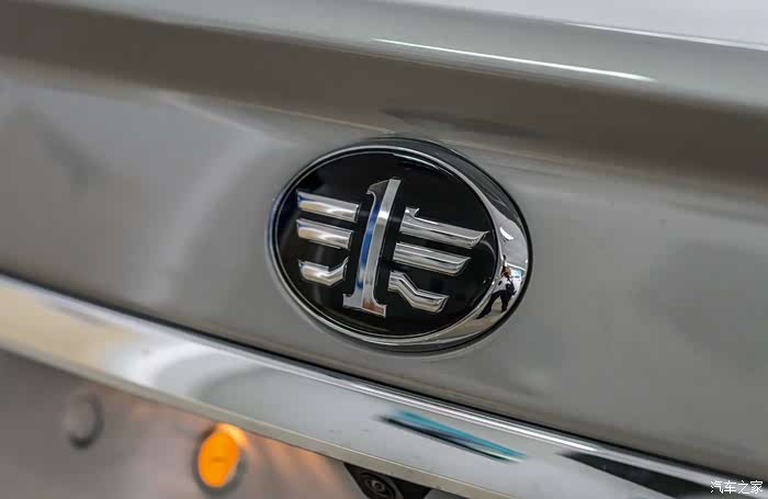 一汽车标,意象深远,老鹰,水汽,数字1的意象引申,寓意美好,志向高远.