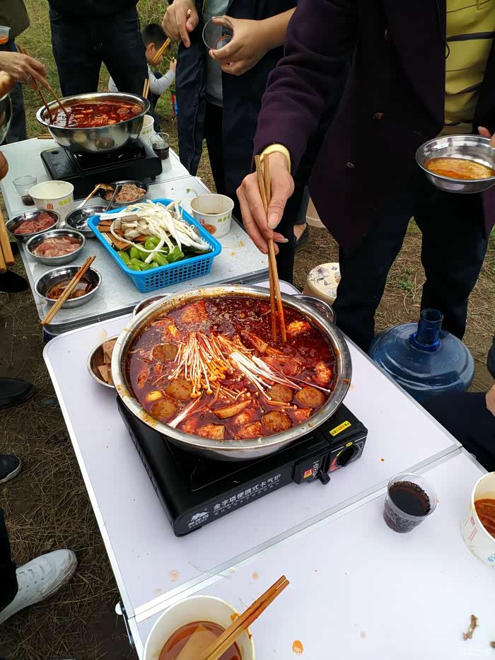 【山城逸家】踏青之旅 江边自制露天火锅